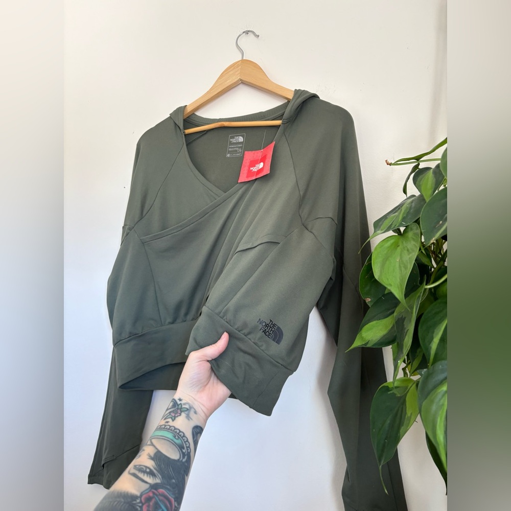 North Face Motivation Wrap Hoodie in Olive - Picture 3 of 8